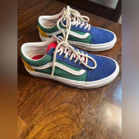 Vans Shoes - Women’s Vans Yacht Club
